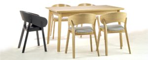 Designerski stół i krzesła DOMA projektu Yago Sarri